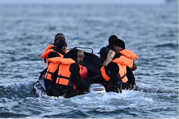 Bie numri i emigrantëve shqiptarë të paligjshëm në Britaninë e Madhe