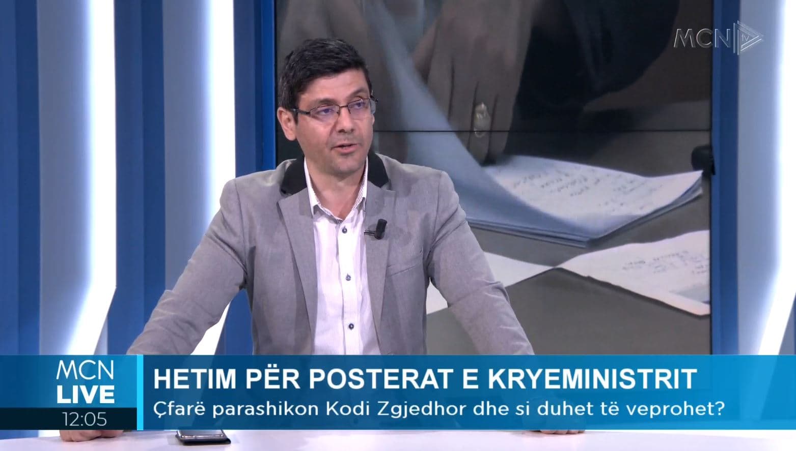 Kalemaj: Posterat e PS fyese, Rama kërcënon bashkitë e “njerkës”. Shqiptarët të detyruar të vijnë në një fjetore gjigante si Tirana (VIDEO)