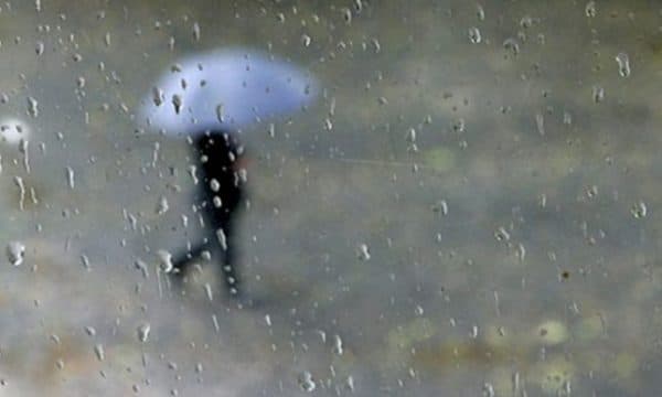 Moti sot, i paqëndrueshëm e me reshje shiu