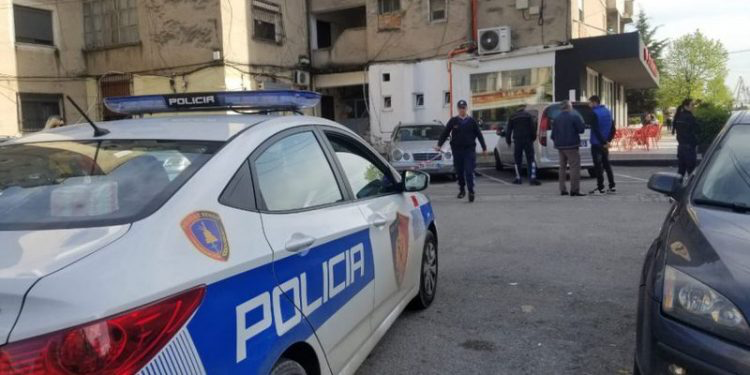 Kanosi me thikë dy gra, shpallet në kërkim 47-vjeçari në Selenicë