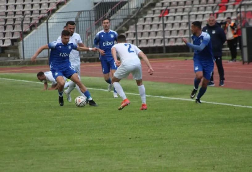 Tirana me një këmbë në finale, triumf me tre gola ndaj Teutës