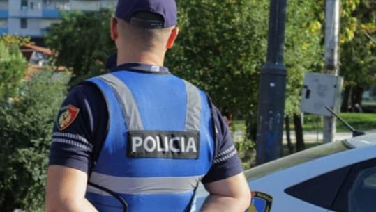 Procedohet një shtetas për kërcënim, një 54-vjeçar në kërkim pasi goditi 37-vjeçarin