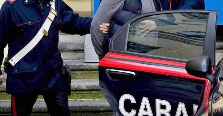 Dy shqiptarë kapen në Itali me 1.6 kg kokainë, pistoletë dhe 25 mijë euro