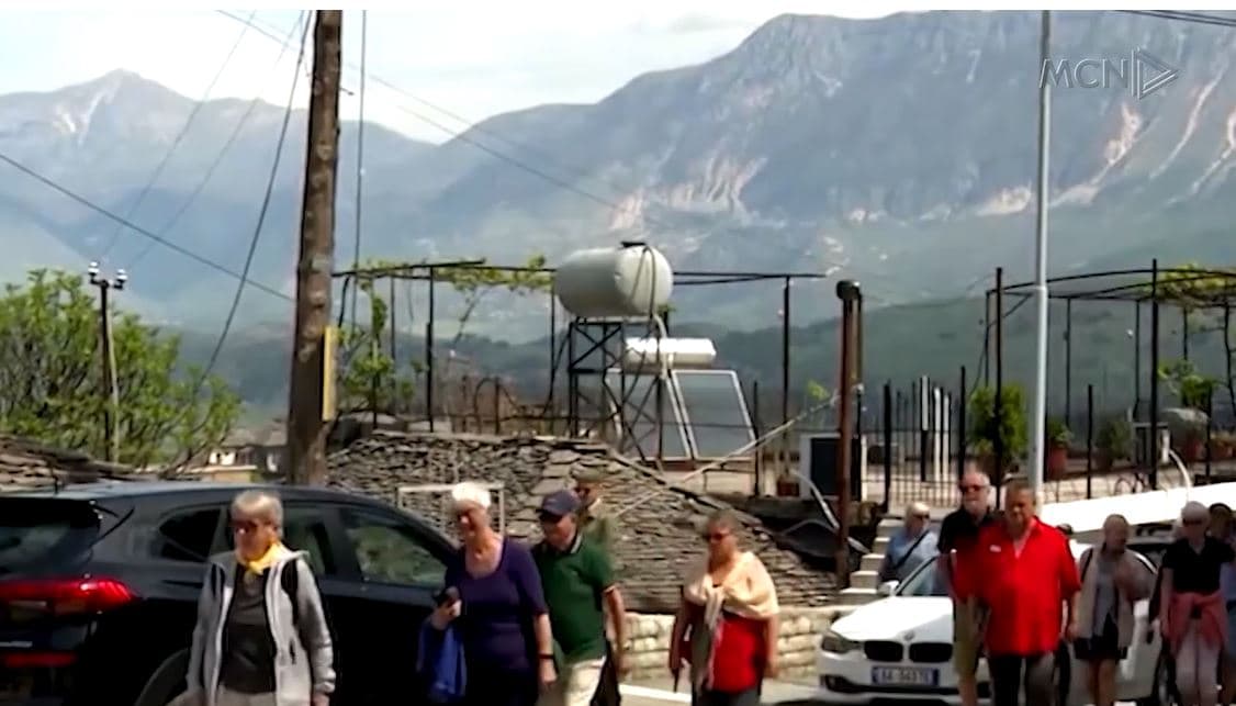 Turistë nga Spanja e Kina. Gjirokastra, e preferuar për muzetë dhe shërbimet