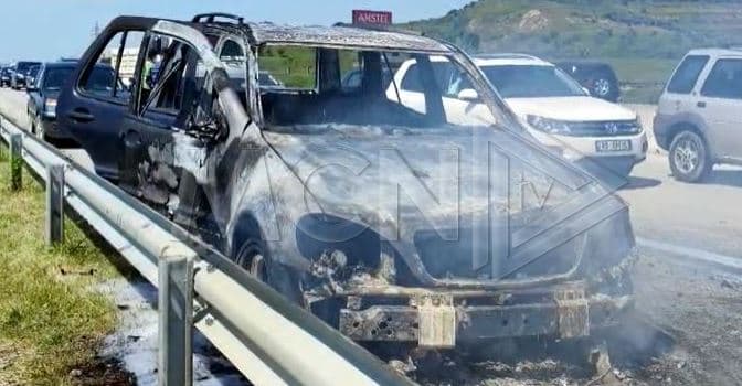 Digjet makina në aksin rrugor Lushnje-Rrogozhinë