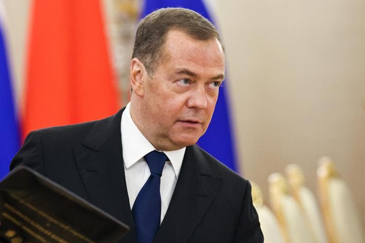 Rusia kundër Twitter, Medvedev: Punon për SHBA-në