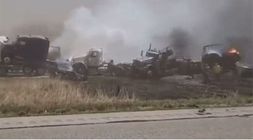Stuhi rëre në autostradën e Illinois, të paktën 6 të vdekur dhe mbi 30 të plagosur