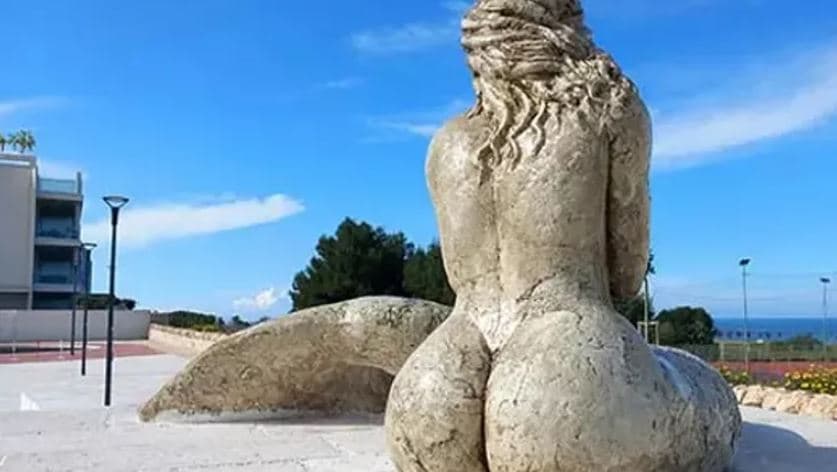 Statuja e sirenës ndez debate në Itali