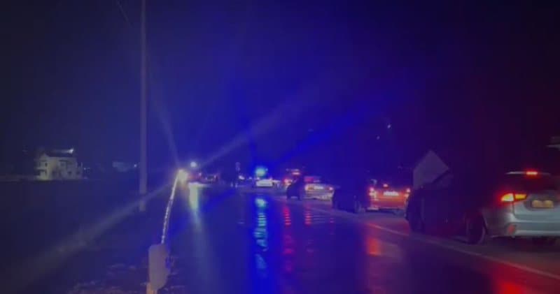    Aksident në aksin Qafë Mali-Bajram Curri/ Makina bie në lumë, plagosen dy persona