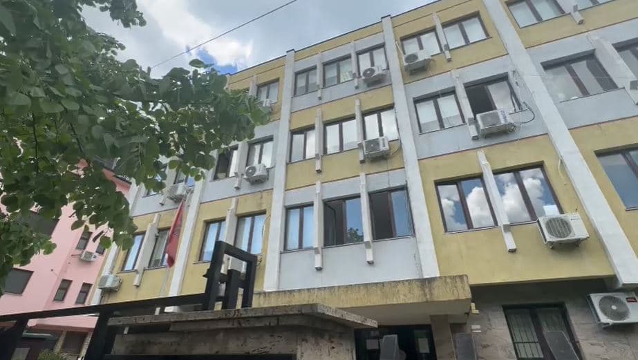  Vrasja e biznesmenit Nikulaj, dy prokurorë anglezë mbërrijnë në Shqipëri për t’u njohur me provat