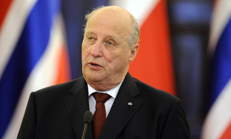 Mbreti Harald i Norvegjisë shtrohet në spital