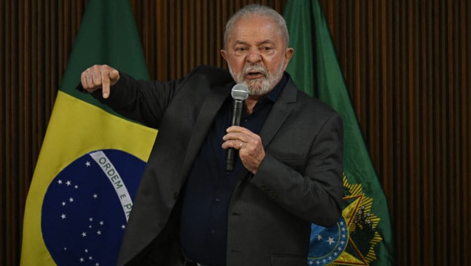 “Çmenduri!", Lula kritikon burgosjen e Assange
