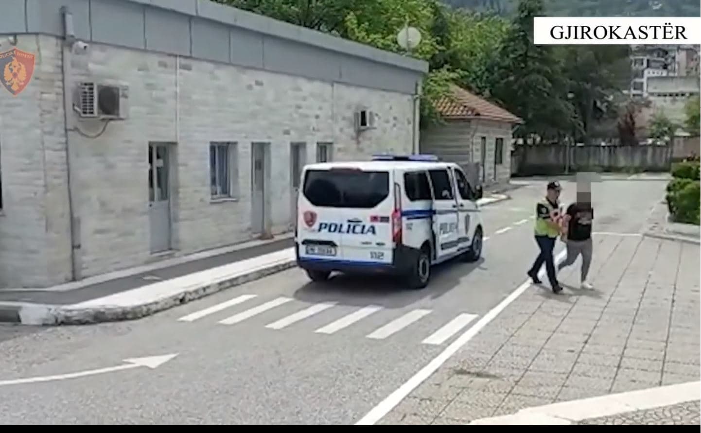 U kap duke transportuar emigrantë të paligjshëm/ Arrestohet 32-vjeçari në Gjirokastër