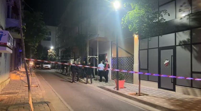     Të shtëna me armë zjarri në Lezhë, plagoset 22-vjeçari