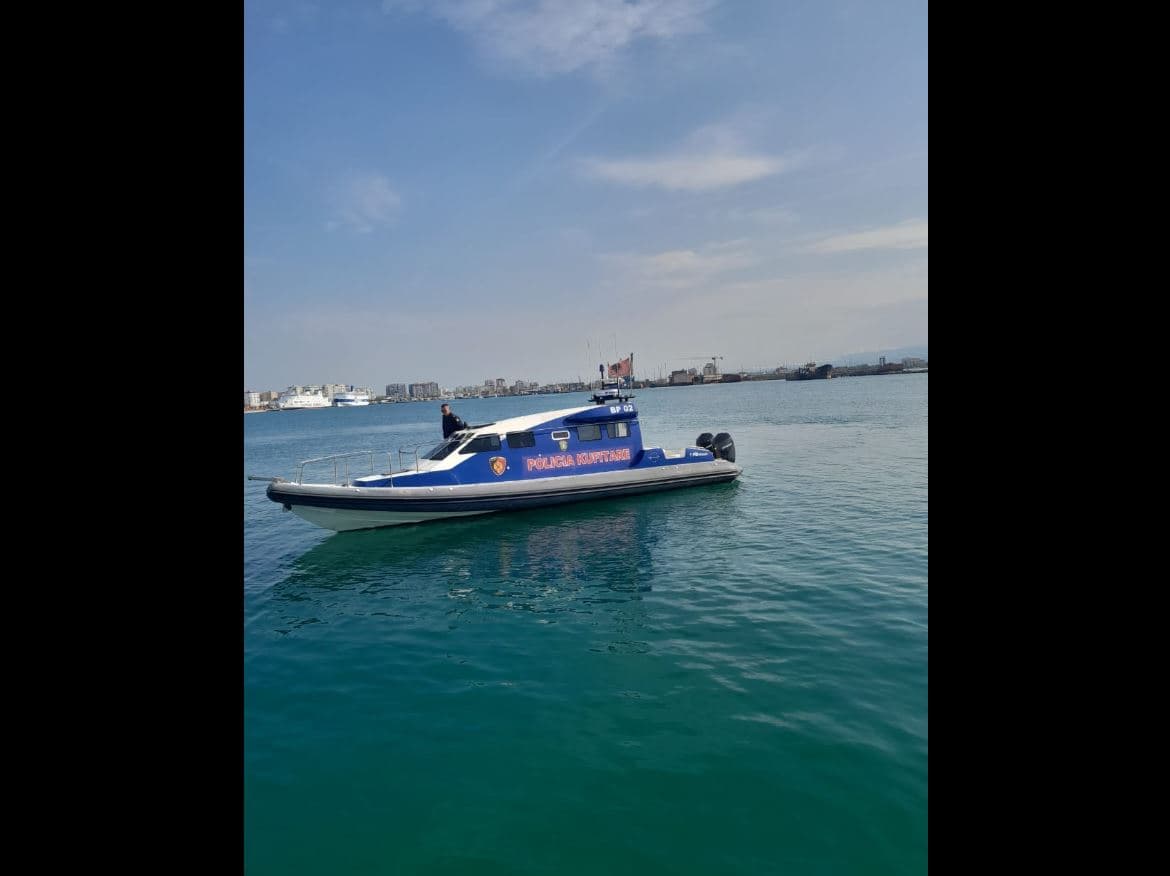      Goditet nga trageti i linjës Durrës-Bari/ Mbytet peshkarexha, shpëtohen tre peshkatarët e anijes  