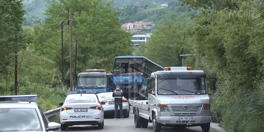   Autobusi përplaset me “Audi”-n, plagoset drejtuesi i mjetit dhe katër pasagjerë (VIDEO)