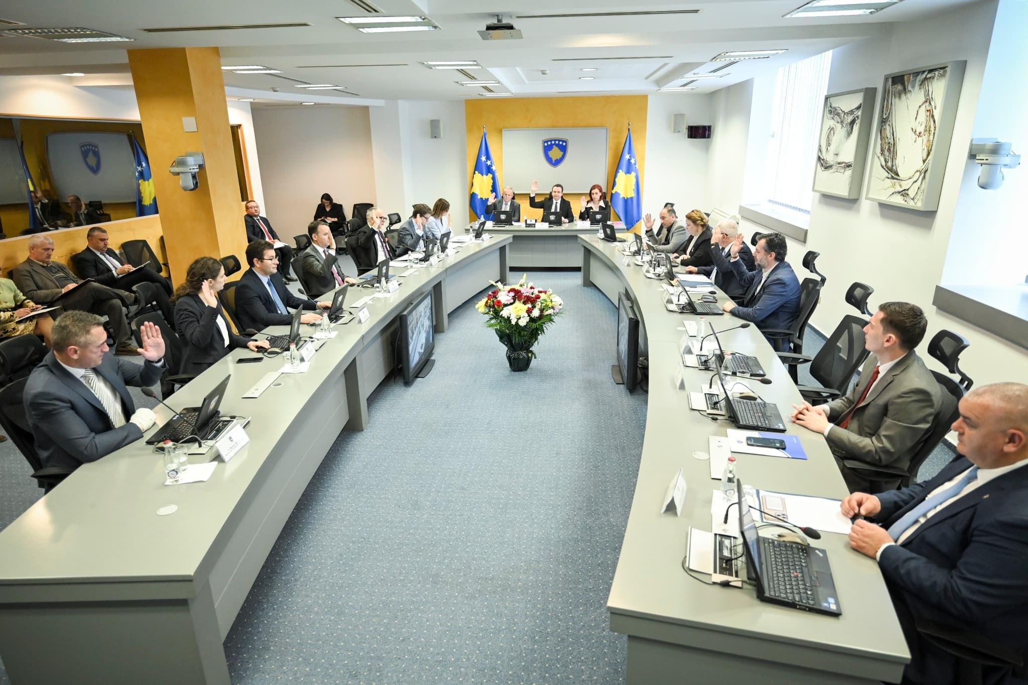       Qeveria e Kosovës i ashpërson sanksionet ndaj Rusisë dhe Bjellorusisë