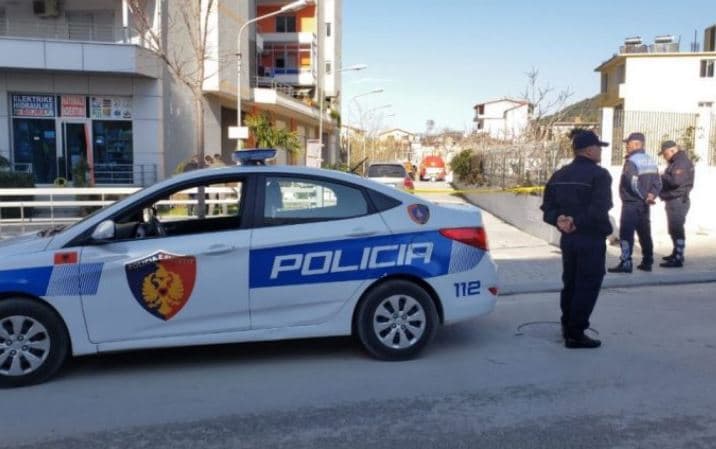 I vodhi me dhunë çantën një gruaje, arrestohet 40-vjeçari në Vlorë, zbulohen dhe 7 raste të tjera