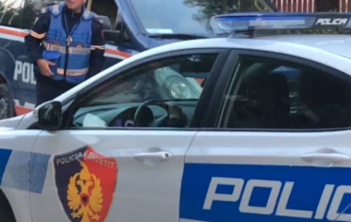 Goditi me grushte në kokë një person, arrestohet 46-vjeçari në Cërrik