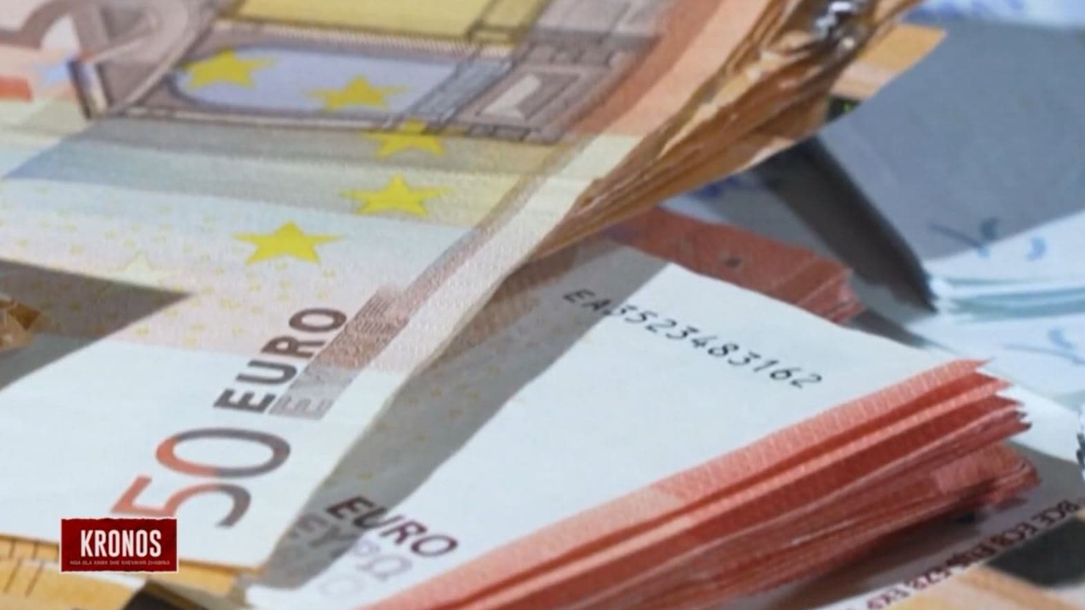 Edhe paundi me dollarin “mbytin tregun”. Monedha britanike rritet me 40% dy vitet e fundit