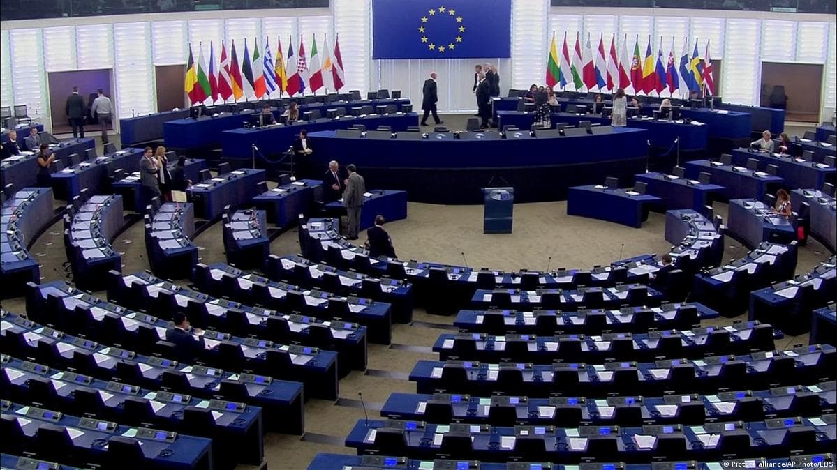 Parlamenti Europian miraton dokumentin me rregulla për Inteligjencën Artificiale