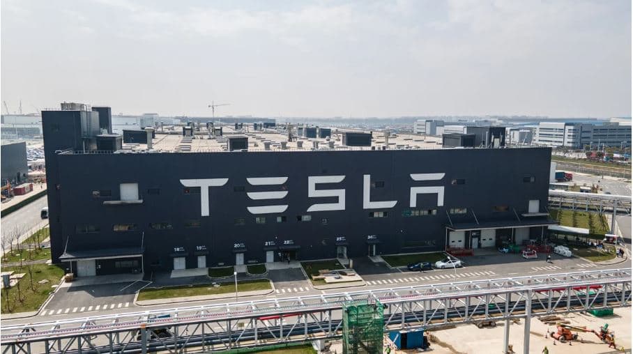 Rreziqe të mundshme sigurie, Tesla do të tërheqë 1.1 milionë makina në Kinë 