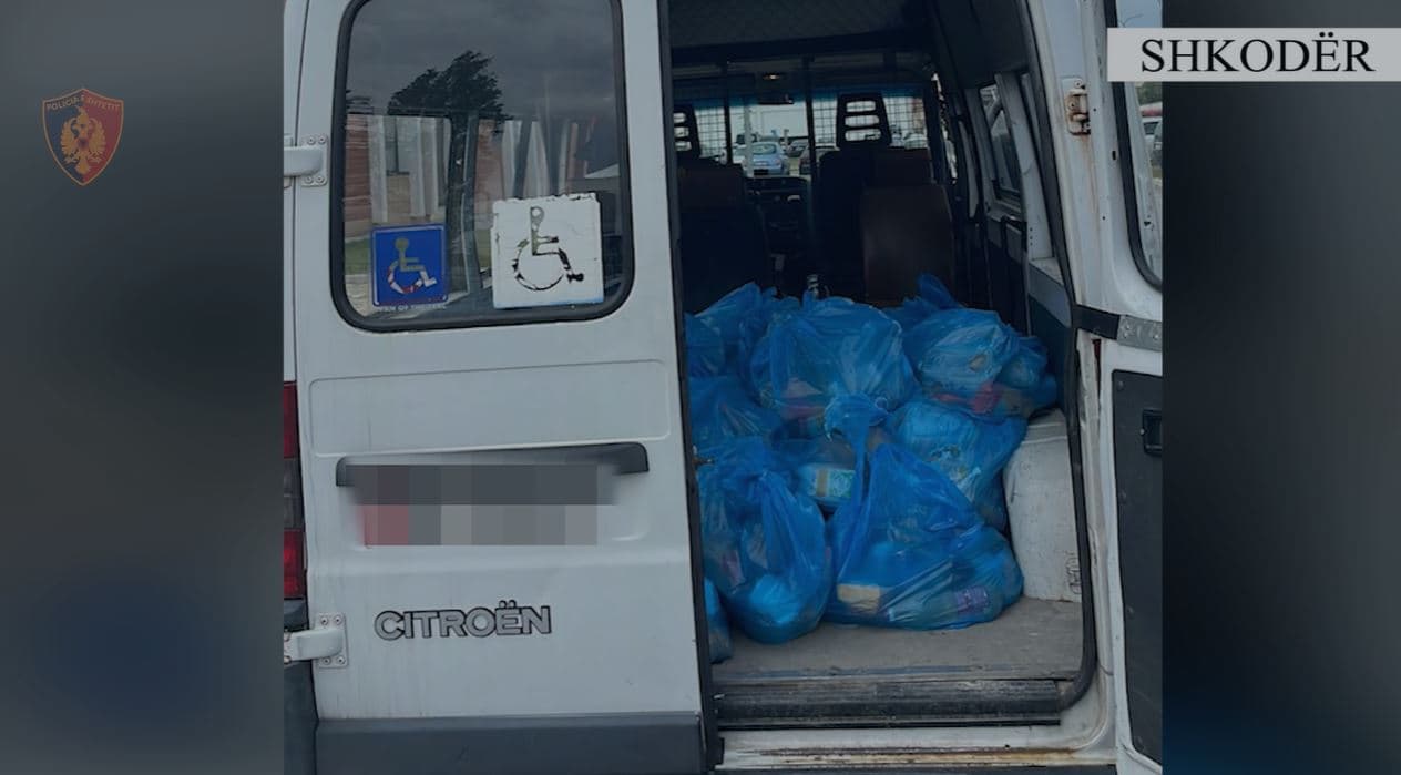 Shkodër, bllokohet furgoni i Drejtorisë Arsimore me qese me ushqime