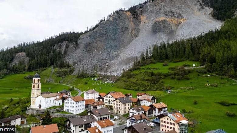 Evakuohet i gjithë fshati zviceran, shkak rreziku i rrëshqitjes së gurëve
