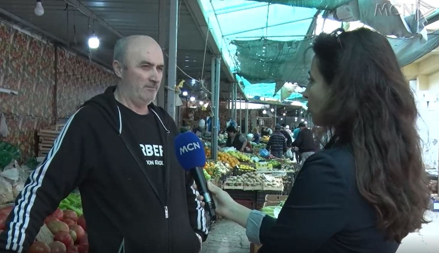 Tregjet me prodhime vendi, por çmimet nuk bien. Qytetarët ankohen për produktet në markete (VIDEO)