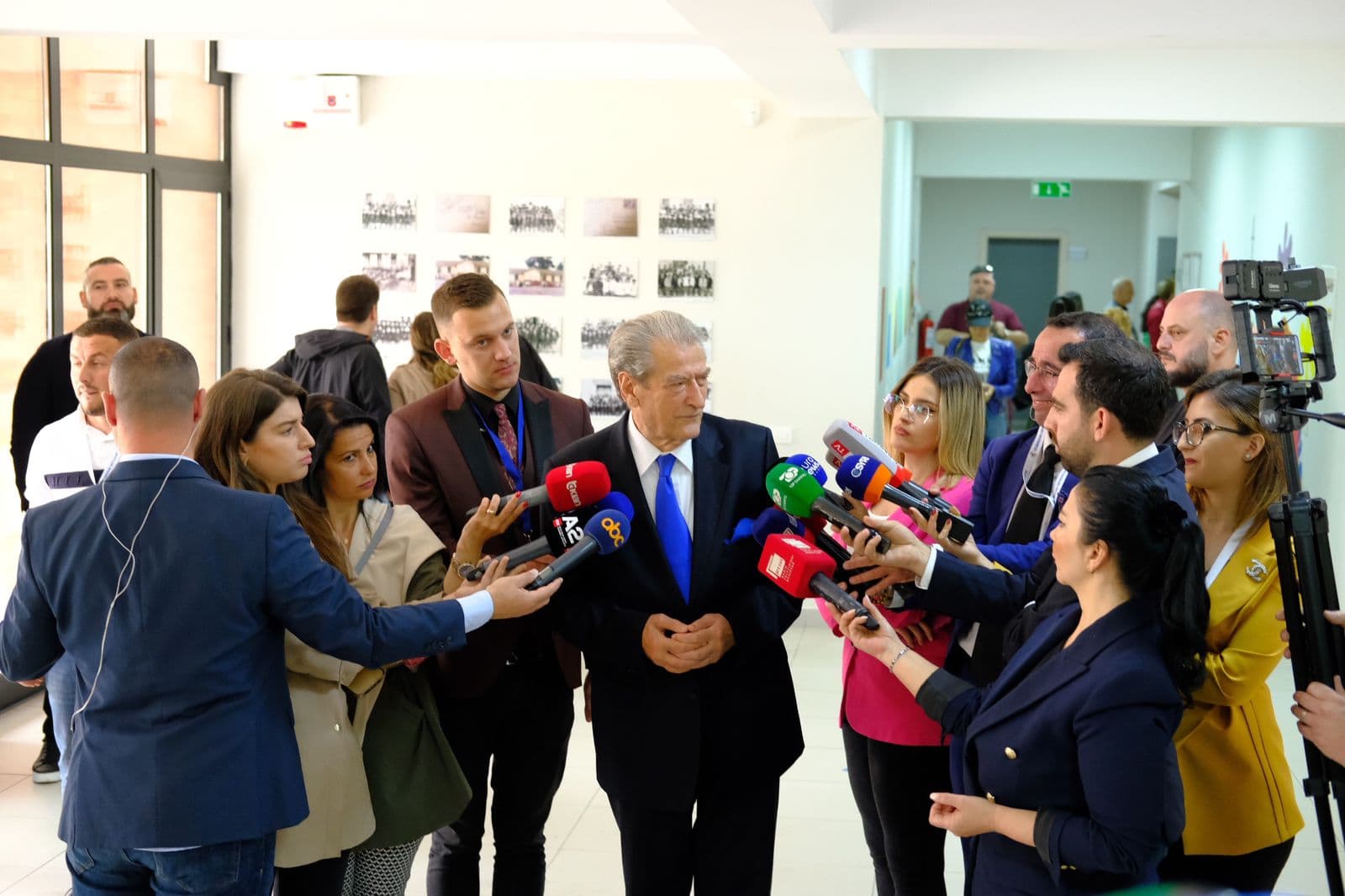 Problematika me pajisjet/ Berisha: Në darkë do fajësojnë hakerat iranianë! Policia e ka marrë pushim sot