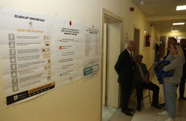 Incident në KZAZ nr. 20 në Fushë Krujë, goditet me grusht një anëtar i Komisionit 