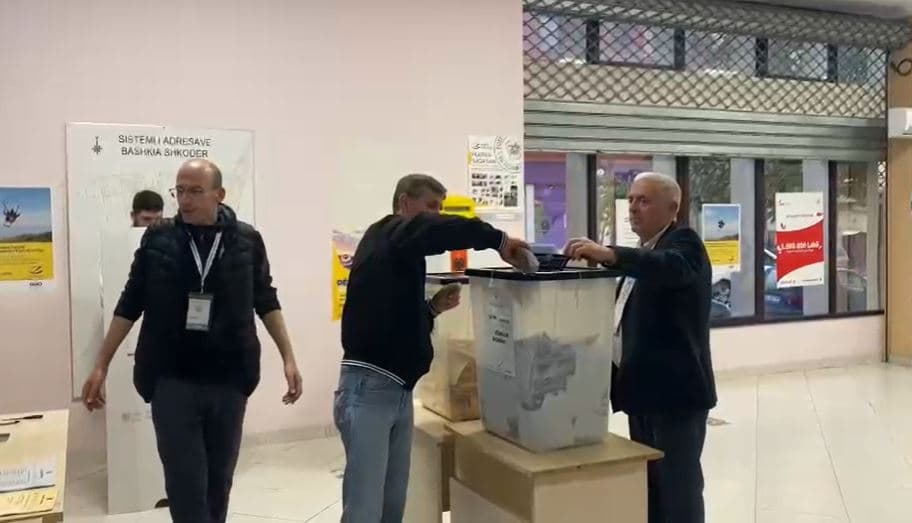 Mbyllet orari zyrtar i votimit/ KQZ raporton për vetëm 2662 QV nga 5213 në total