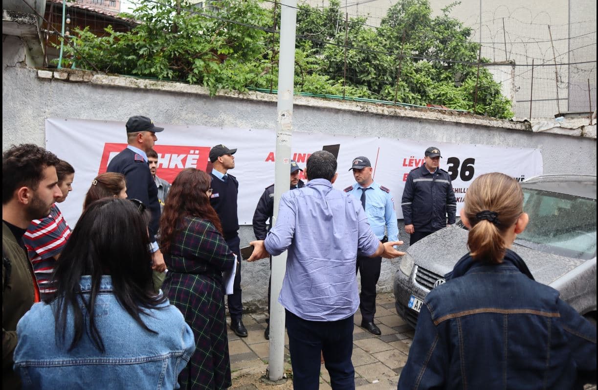    Policia kërkon heqjen e materialeve politike identifikuese nga selia e Lëvizjes “Bashkë”