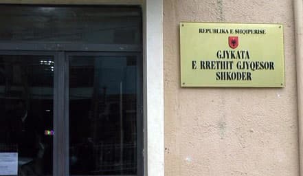 U ndaluan për shpërndarje të ndihmave ushqimore, gjykata liron 3 punonjësit e bashkisë Shkodër