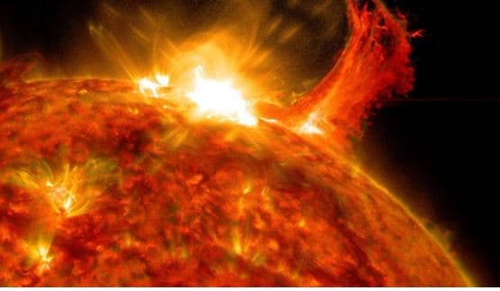 Inteligjenca artificiale parashikon ndikimin e stuhive vdekjeprurëse diellore në 30 minuta