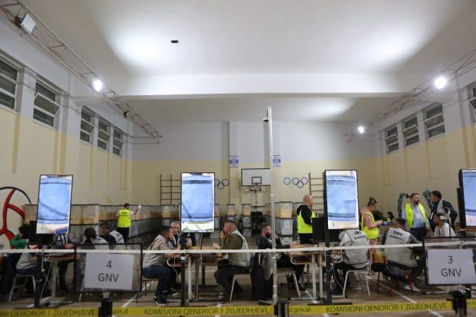 “Bashkë Fitojmë” kryeson në Mirditë, PS udhëheq në Peqin