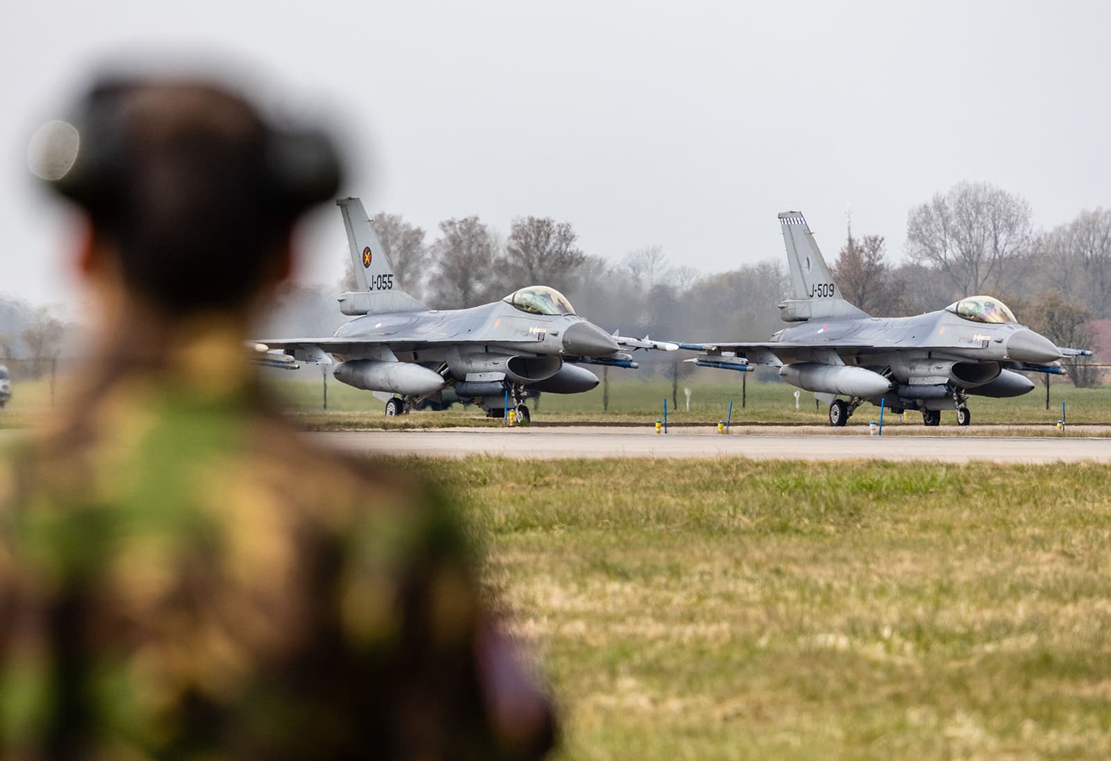 Mbretëria e Bashkuar dhe Holanda mbështesin Ukrainën me avionë luftarakë F-16  