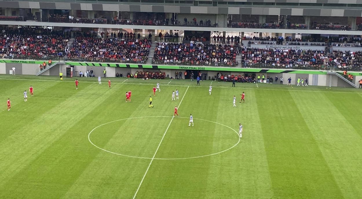 Derbi Tirana-Partizani, pjesa e parë mbyllet pa gola
