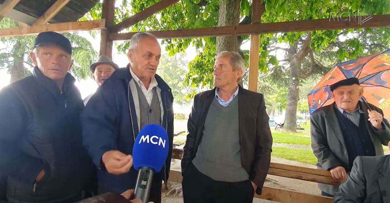 Pogradeci pa tualete publike. Të moshuarit: Na pikon shiu në kokë (VIDEO)