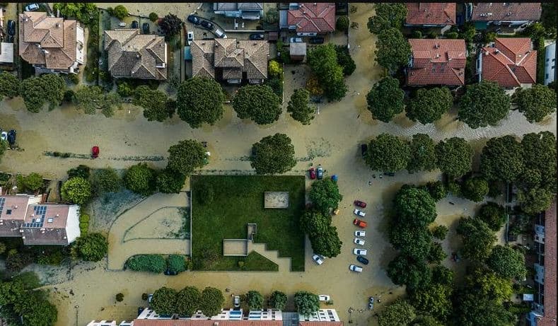 14 viktima nga përmbytjet në Itali