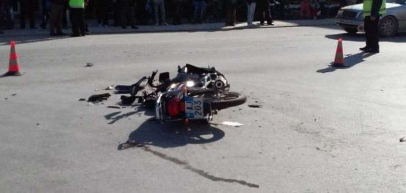 Humbi kontrollin e motomjetit duke dalë nga rruga, përfundon në spital 34-vjeçari