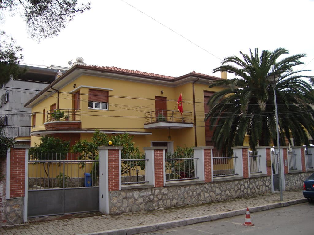 Tiranë, ndërron jetë punonjësi i sigurisë fizike të ambasadës së Malit të Zi