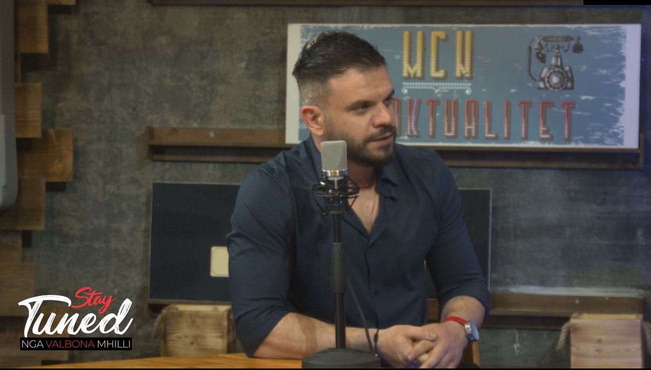 Stay Tuned/ Moderatori i njohur tregon fillimet e tij në media: Fatma Haxhialiu më futi në radio