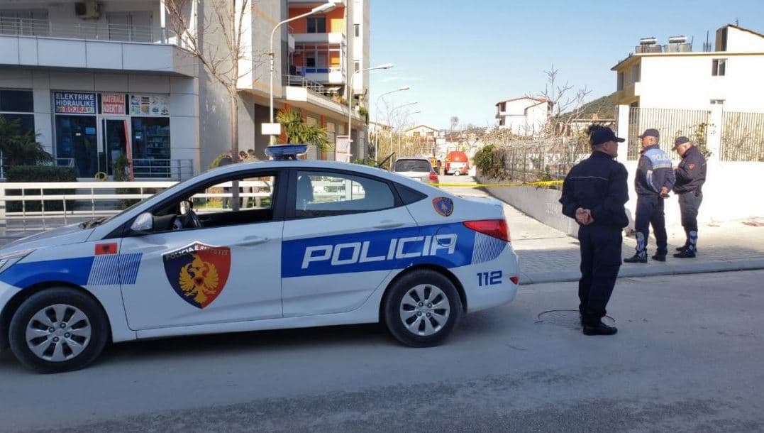 Kultivoi dhjetëra bimë narkotike opium, arrestohet 54-vjeçari në Vlorë