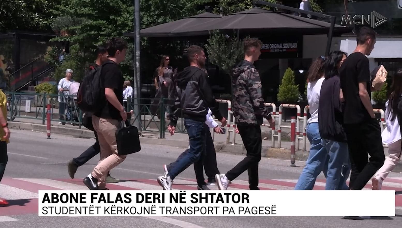 Abone falas deri në shtator/ Studentët kërkojnë transport pa pagesë (VIDEO)