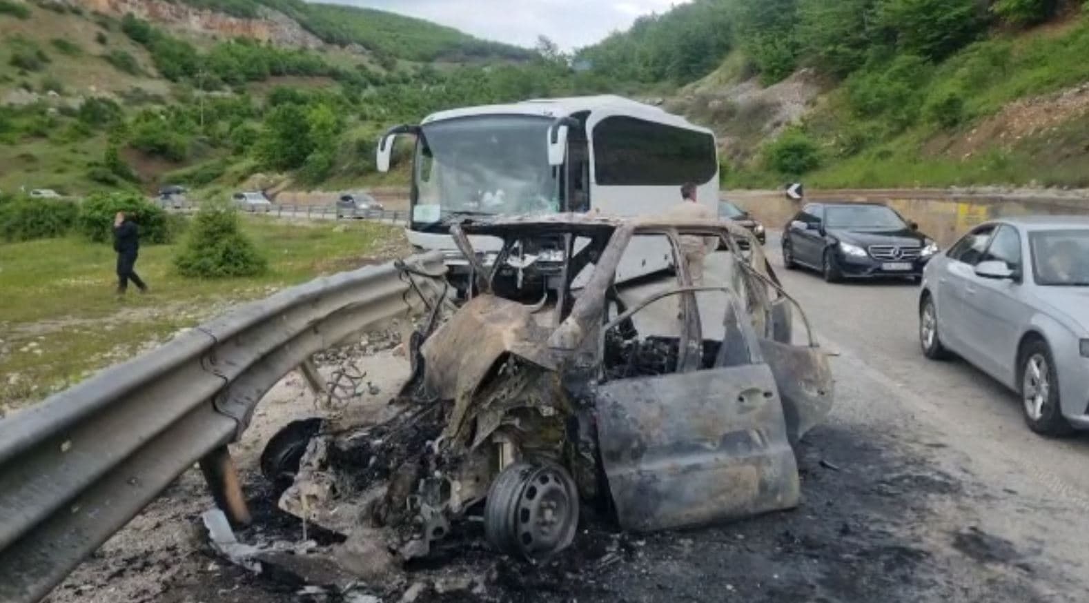 Autobusi përplaset me makinën në Qafë Thanë, 5 të plagosur, dy rëndë