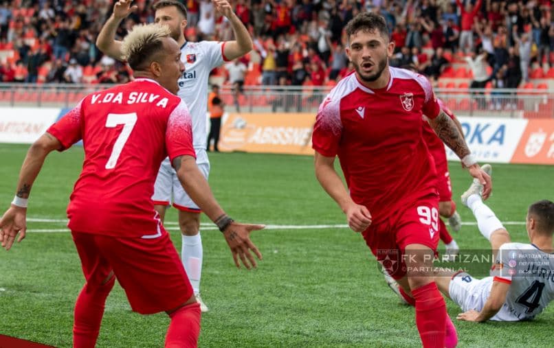 Tirana shkëlqen në Laç, Partizani fiton me vështirësi ndaj Vllaznisë