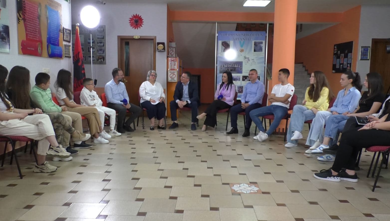 Ekspertët: Fëmijët përdorin rebelimin si mekanizëm mbrojtjeje. Bullizohen dhe njëherazi bullizojnë të tjerët