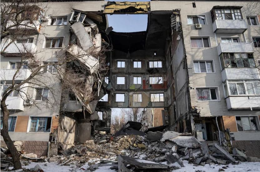Rusia kontrollon Bakhmutin, por mbajtja e tij do të jetë e vështirë