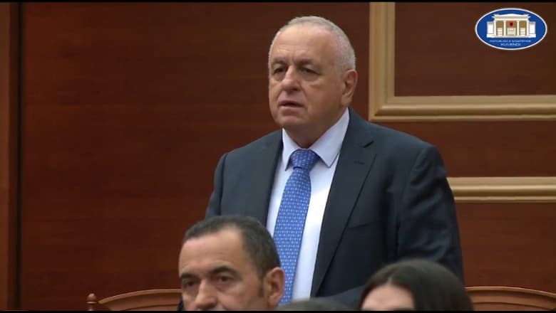 Bardhi u zgjodh kreu i grupit parlamentar të PD, Tritan Shehu: Turp i botës